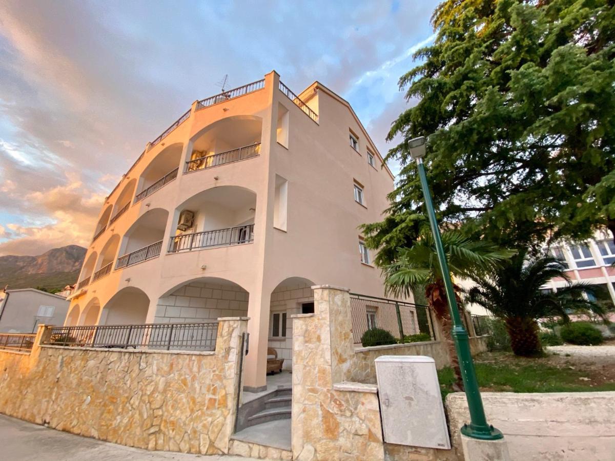 Apartments Grozdana Gradac  Bagian luar foto