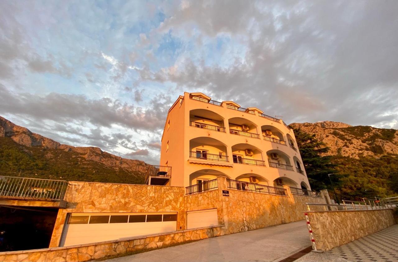 Apartments Grozdana Gradac  Bagian luar foto