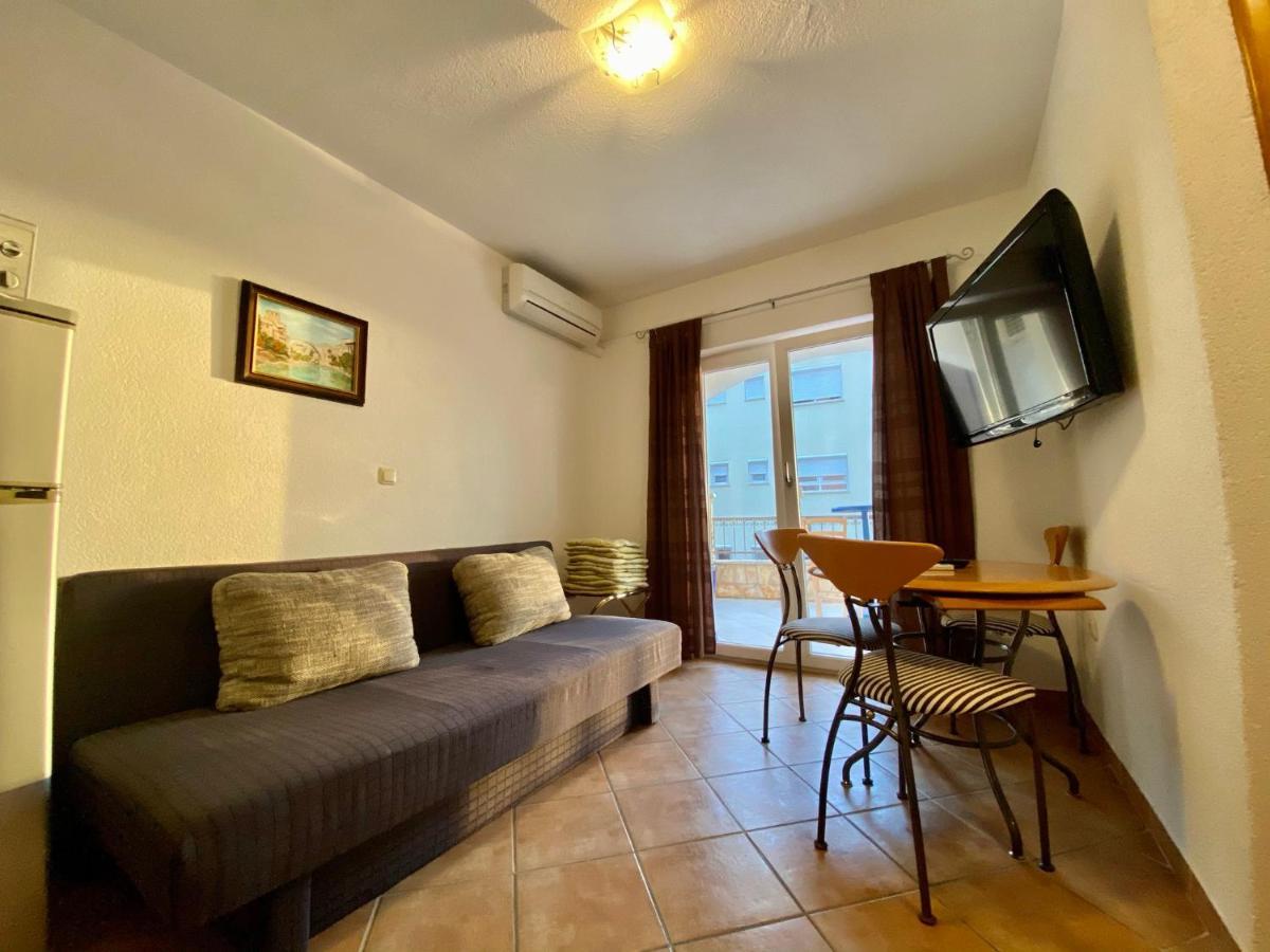 Apartments Grozdana Gradac  Bagian luar foto