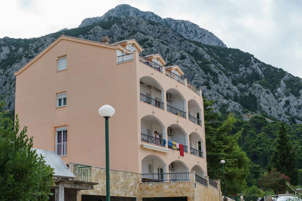 Apartments Grozdana Gradac  Bagian luar foto